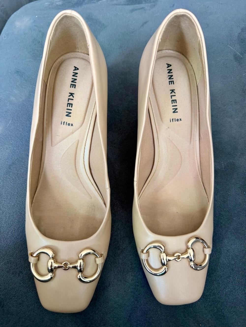 LIKE NEW Anne Klein iFlex Tan Beige  Square-Toe Block Heels Gold Bit 9.5